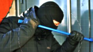 Jaf ca în filme, în județul Bacău. Doi iubiți au spart 7 magazine într-o noapte