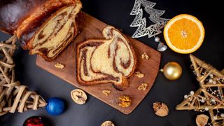 Cozonac pufos care se desface f&acirc;şii, ca la bunica acasă - Reţetă simplă și delicioasă