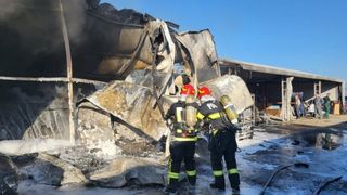 Incendiu în Satu Mare: un service auto de 800 de metri pătrați a fost cuprins de flăcări