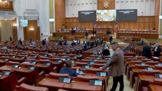 Înainte de sărbători, holurile Camerei Deputaților sunt mai mult goale