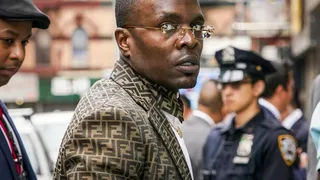 Un pastor a fost jefuit în direct de bijuterii de 1 milion de dolari. Bărbatul e acuzat că a furat de la credincioși