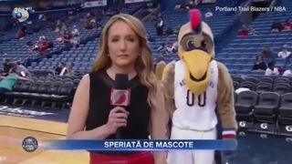 Speriată de mascote