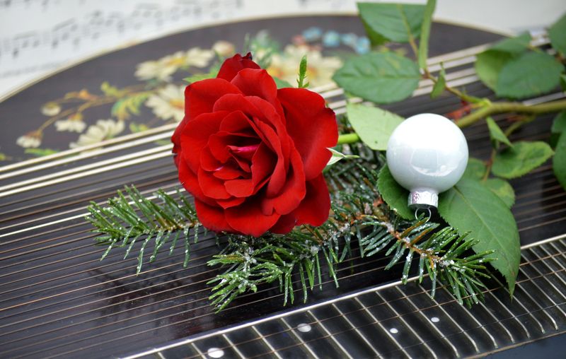 100 de colinde românești.