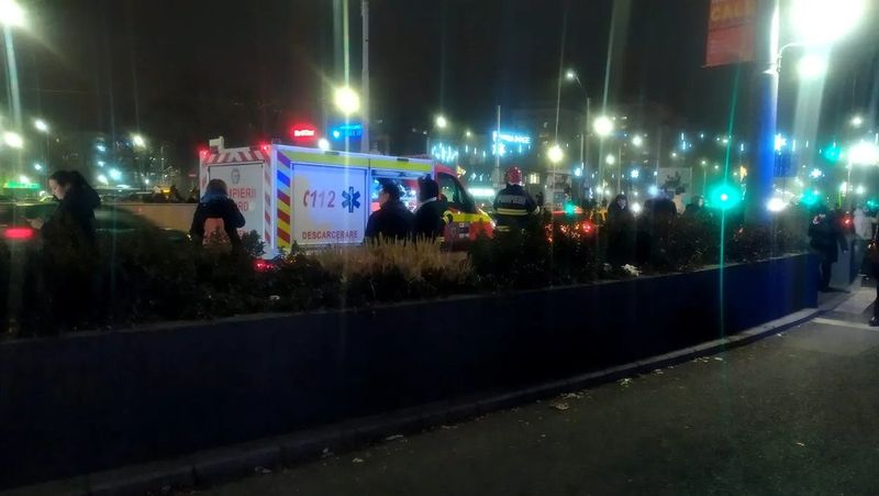 FOTO/VIDEO - Alertă cu bombă la un mall din București! Oamenii au fost evacuați de urgență / SRI: „Suntem la fața locului și se aplică procedurile standard”