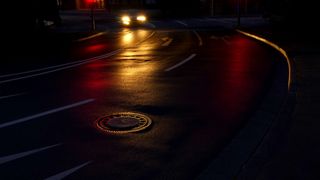 Accident rutier &icirc;n Galați: două persoane au fost rănite &icirc;n urma impactului dintre două mașini și un autobuz