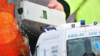 Doi copii au fost răniți &icirc;ntr-un accident rutier, după ce mama lor a urcat băută la volan