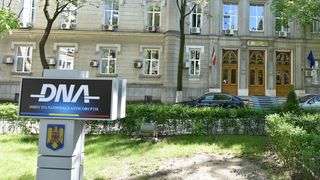 Un fost consilier din cadrul Ministerului Sănătăţii, cercetat pentru trafic de influenţă, a &icirc;ncheiat un acord de recunoaştere a vinovăţiei cu DNA