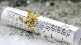 Versuri &bdquo;Moș Crăciun cu plete dalbe&rdquo;.