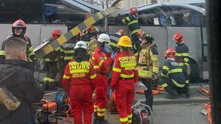 IMAGINI de la locul accidentului grav de la Unirii. Traficul este blocat