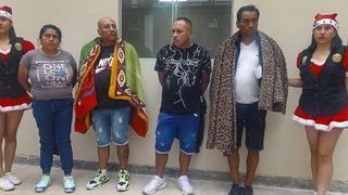 FOTO/VIDEO - Mai mulți traficanți de droguri au fost prinși de Moș Crăciun și spiridușii săi. &Icirc;n loc de &bdquo;Crăciun fericit!&rdquo;, răufăcătorii au auzit &bdquo;Poliția! Nu mișcați!&rdquo;!&rdquo;