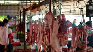 Măcelăriile, piețele și brutăriile- cele mai aglomerată &icirc;n această perioadă