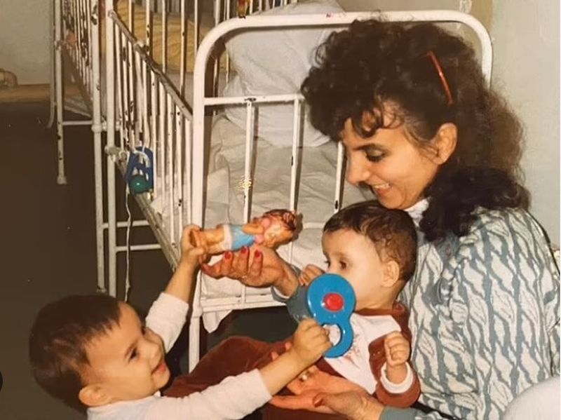 Povestea emoționantă de viață a Adrianei Ionică. Cum a ajuns dintr-un orfelinat din Cluj-Napoca pe scenele teatrelor din Londra?