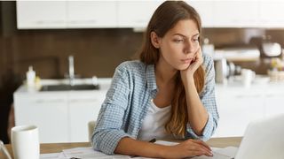 Ghinion pentru români! Ratele la creditele bancare cresc după anul nou