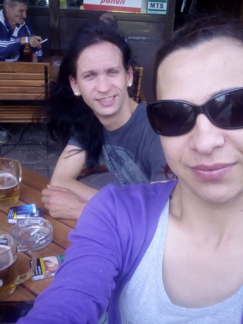 VIDEO - Șocant! Acestea sunt ultimele imagini cu Monalisa în viață. Tânărul travestit a ars de viu în propria casă, cu mâna pe icoană, în ziua de Crăciun