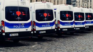 Un român a fost cercetat și reținut pentru săvârşirea infracţiunilor de trafic internaţional de droguri de mare risc şi trafic intern de droguri