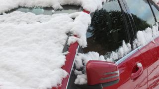 VIDEO- Furtuna de zăpadă din SUA face noi victime: o tânără a fost găsită înghețată în propria mașină