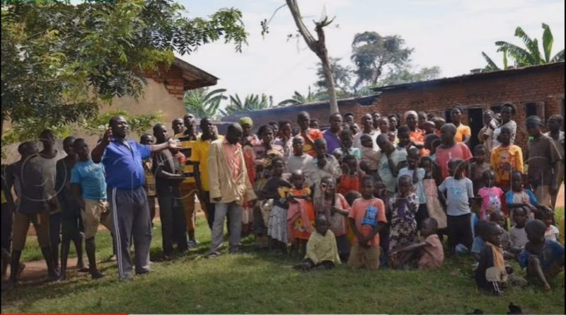 FOTO/VIDEO - El este fermierul care are o „armată” pe post de familie: 10 soții, 102 copii și 568 de nepoți. „Îi sfătuiesc pe cei care își doresc mai mult de patru soții să nu facă asta”