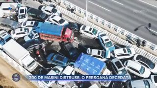 200 De mașini distruse, o persoană decedată
