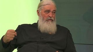 Părintele Calistrat, cel care a fost acuzat că a lovit o femeie, slujește din nou. Preotul a ținut prima predică chiar în ziua de Crăciun: „Și-a ispășit pedeapsa!”