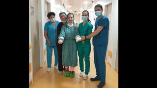 VIDEO Cum arată acum Alexia, fata care și-a pierdut ambele mâini în accidentul din Pașcani