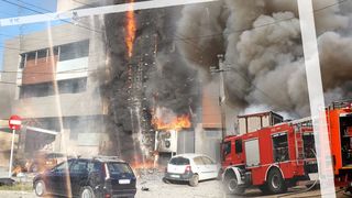 VIDEO- Incendiu puternic la o sală de sport din Iaşi. Pompierii intervin cu mai multe autospeciale