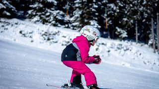 VIDEO - Pârtiile sunt pregătite pentru a-și întâmpina turiștii cu distracție și voie bună