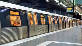 Femeie ucisă de metrou în Crângași! A ajuns pe șine și a fost spulberată de tren