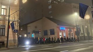 VIDEO- Clujenii s-au adunat azi la cozi pentru depunerea cererilor de parcare pentru 2023