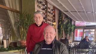 Mitică Popescu, alături de actorul Valentin Teodosiu 