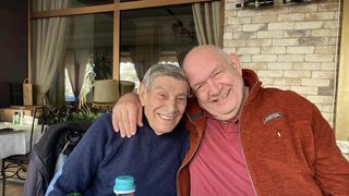 Mitică Popescu, alături de actorul Valentin Teodosiu 