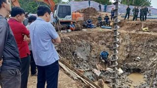 Început de an tragic pentru o familie din Vietnam. Fiul lor a decedat după ce a rămas blocat într-un puț