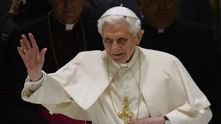 Papa Benedict al XVI-lea va fi pus &icirc;n trei sicrie
