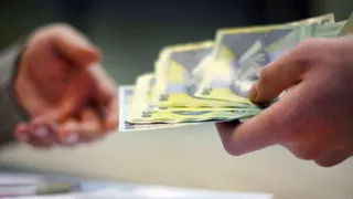 Pensiile majorate și ajutoarele sociale, distribuite cu o zi mai devreme