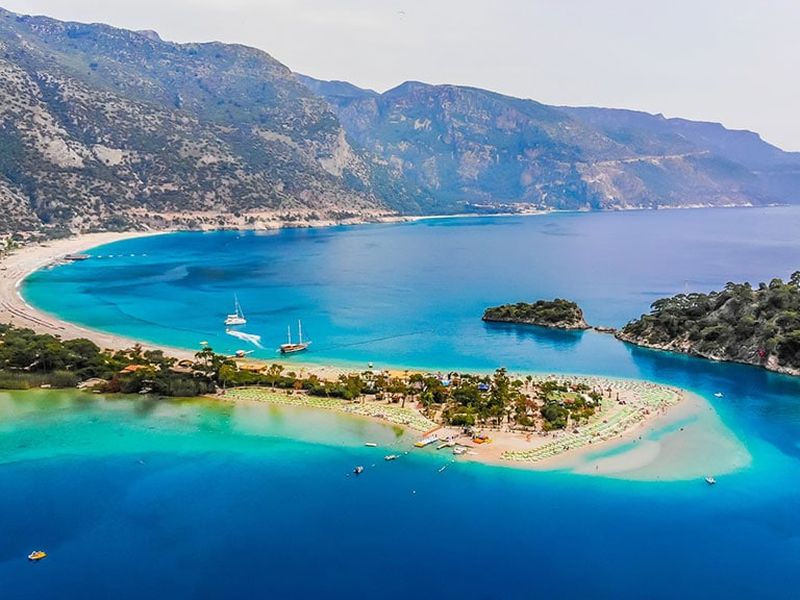 Cea mai vizitată țară de români, în vacanțe, a impus o taxă turistică. Cât trebuie să scoți acum din buzunare pentru cateva zile de relaxare