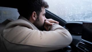 Disperarea unui rom&acirc;n care și-a așteptat mașina un an. Vrea să o v&acirc;ndă după doar o săptăm&acirc;nă: &bdquo;Mor de nervi&rdquo;