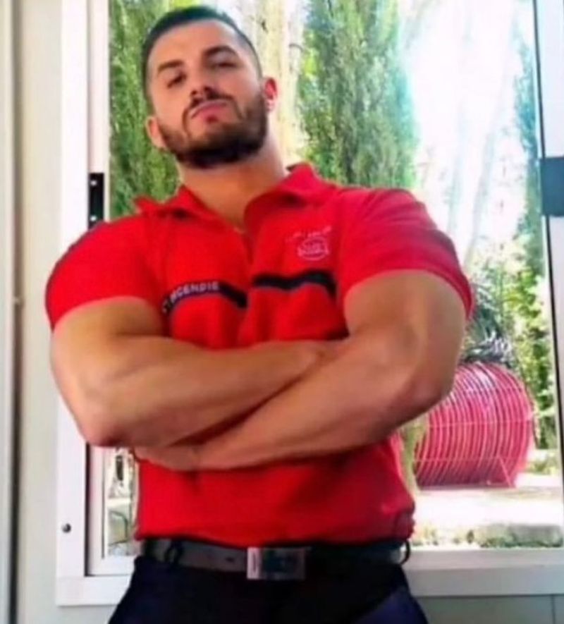 El este Anthony Loffredo, tânărul devenit „Extraterestrul Negru”. Bărbatul și-a tăiat degetele, nasul și a suferit și o intervenție chirurgicală la nivelul organelor genitale pentru a-și atinge obiectivul bizar