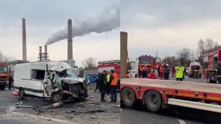 FOTO - „I-a omorât pe ăștia, pe toți”. Accident mortal între un microbuz și un TIR în Ișalnița, Dolj. Două femei au murit pe loc