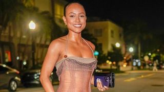 FOTO - Actrița Karrueche Tran este miniona care arată incendiar! C&acirc;t de bine arată &icirc;ntr-o rochie transparentă