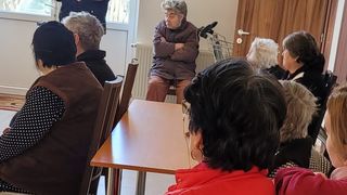 Un grup de copii din Giurgiu aflați &icirc;n plasament, vizită la v&acirc;rstnicii beneficiari de servicii sociale la căminul din Oncești