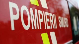 VIDEO- Trei tineri au căzut cu hidrobicicleta în lacul Colibiţa. Unul dintre ei este dat dispărut