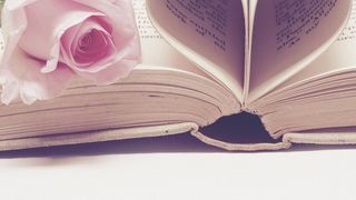 O scriitoare de romane de dragoste și-a înscenat moartea. După doi ani, aceasta dezvăluie că este în viață