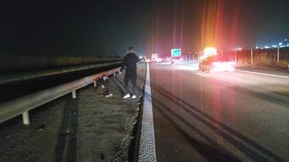 Un jandarm este &icirc;ngerul păzitor al unui giurgiuvean. Omul legii i-a salvat viața, după ce a fost accidentat de o mașină pe A1