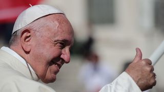 La nici câteva zile după moartea predecesorului său, Papa Benedict, Papa Francisc este obligat să demisioneze