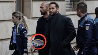 Motivul pentru care Andrew Tate a apărut la Curtea de Apel ținând Coranul în mână. Milionarul ar avea legături cu grupări teroriste