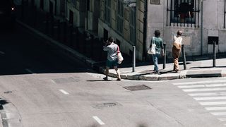 Cinci morți și zeci de răniți, după ce un șofer a intrat cu mașina într-o mulțime de oameni