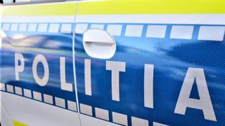 Scandal la IPJ Ialomița! Un polițist este acuzat de abuz de putere după ce a fost surprins când lovea trei bărbați încătuşaţi