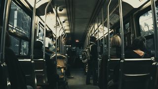 Întâmplare neobișnuită La Suceava: călătorii au rămas blocați în autobuz, după ce șoferul a plecat să își cumpere mâncare