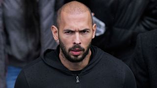 „Când ești sub controlul meu, fac tot ce îmi doresc” Mesajele șocante trimise de Andrew Tate uneia dintre femeile care l-au acuzat de agresiune sexuală