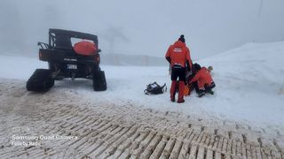 O persoană a fost rănită după ce a schiat pe o p&acirc;rtie &icirc;nchisă din Poiana Brașov. Ce recomandă salvamontiștii?