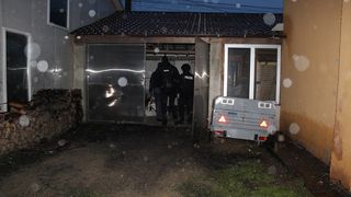 Român de 32 de ani, arestat la Bacău după ce a dat jafuri de 1 milion de euro în Franța